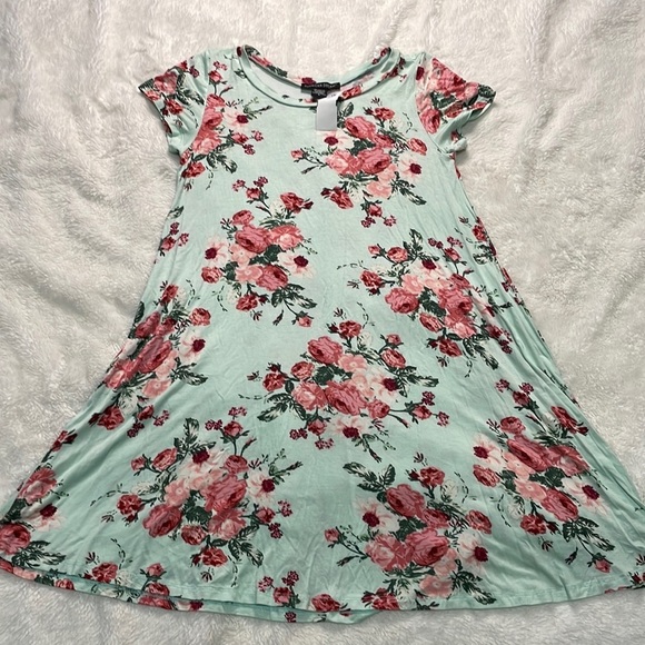 NWT‎ Floral Dress - Picture 1 of 4